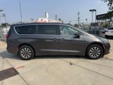 Used 2022 Chrysler Pacifica Touring-L w/ Uconnect Theater Family Group image 4