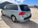 Used 2009 Volkswagen Routan SE image 2