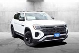 New 2025 Volkswagen Atlas Peak Edition SE image 2