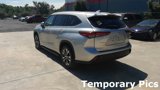 Used 2022 Toyota Highlander XLE image 5