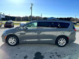 Used 2022 Chrysler Pacifica Touring-L image 5