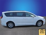 Used 2022 Chrysler Pacifica Touring-L image 4