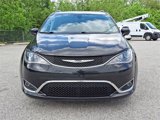 Used 2017 Chrysler Pacifica Touring-L w/ Tire & Wheel Group image 2