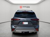 New 2025 Toyota Highlander Platinum image 5