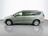 Used 2022 Chrysler Pacifica Touring-L image 4