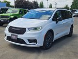 New 2025 Chrysler Pacifica Select w/ Fav Edition Package image 3
