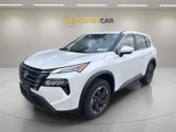 Used 2024 Nissan Rogue SV image 3