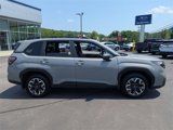 Used 2025 Subaru Forester Premium image 2