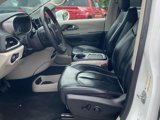 Used 2022 Chrysler Pacifica Touring-L image 6
