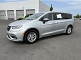Certified 2023 Chrysler Pacifica Touring-L image 5