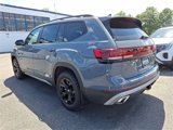 New 2025 Volkswagen Atlas Peak Edition SE image 3