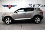 Used 2022 Volvo XC40 T4 Momentum image 2