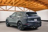 Used 2023 Porsche Cayenne Platinum Edition image 3