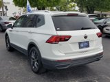Certified 2022 Volkswagen Tiguan SE image 3