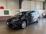 Used 2022 Chrysler Pacifica Touring-L image 6