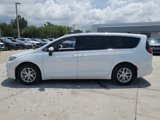 Used 2023 Chrysler Pacifica Touring-L image 3