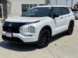 Used 2023 Mitsubishi Outlander SE Black Edition image 2