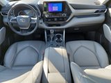 Used 2023 Toyota Highlander XLE image 3