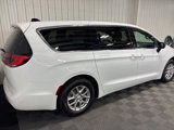 New 2026 Chrysler Pacifica Select image 3