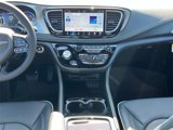 New 2025 Chrysler Pacifica Limited w/ Uconnect Theater Family Group image 4