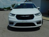 Used 2023 Chrysler Pacifica Touring-L image 3