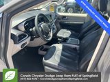 Used 2022 Chrysler Pacifica Touring-L image 2