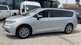 Used 2023 Chrysler Pacifica Limited image 3