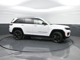 Used 2023 Jeep Grand Cherokee Altitude image 3