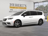 New 2025 Chrysler Pacifica Pinnacle image 2
