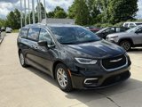 Used 2021 Chrysler Pacifica Touring-L image 4