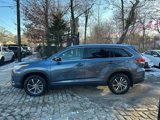 Used 2017 Toyota Highlander XLE image 3