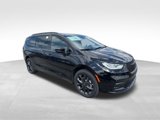 New 2025 Chrysler Pacifica Limited image 3