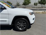 Used 2018 Jeep Grand Cherokee Limited image 3