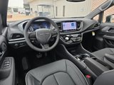 New 2025 Chrysler Pacifica Limited image 3