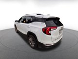 Used 2024 GMC Terrain SLT image 3