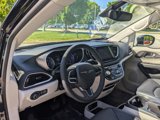 Used 2024 Chrysler Pacifica Touring-L image 5
