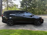 Used 2021 Chrysler Pacifica Limited w/ Uconnect Theater Family Group image 4