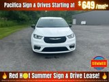 New 2025 Chrysler Pacifica Select image 2
