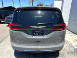 Used 2024 Chrysler Pacifica Select image 5