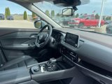 Used 2023 Nissan Rogue SL image 2