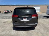 Used 2017 Chrysler Pacifica Limited image 3