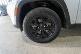Used 2024 Jeep Grand Cherokee L Laredo image 4