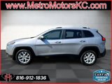 Used 2018 Jeep Cherokee Latitude w/ Cold Weather Group image 2