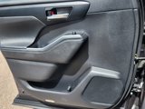 Used 2024 Toyota Highlander AWD image 6