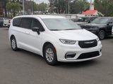 New 2025 Chrysler Pacifica Select image 3