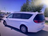 Used 2022 Chrysler Pacifica Touring-L image 3