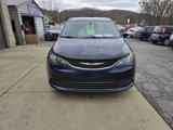 Used 2017 Chrysler Pacifica Touring image 3