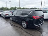 Used 2021 Chrysler Pacifica Touring-L image 3