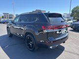 Used 2025 Volkswagen Atlas SE image 3