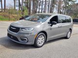 New 2025 Chrysler Pacifica Select image 3